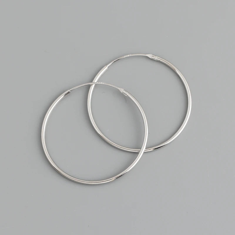 Debbie – Classic Hoop Earrings