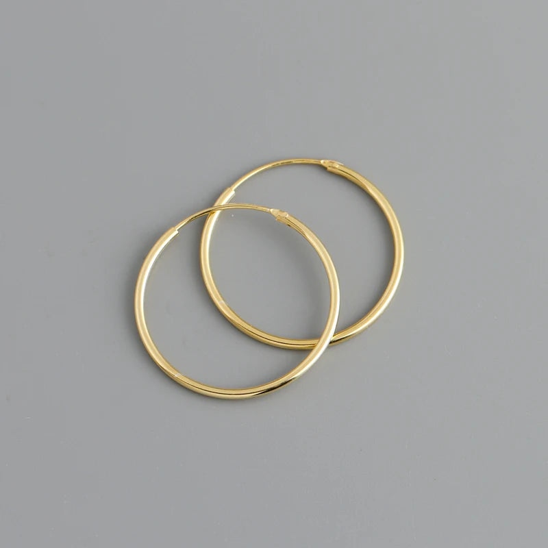 Debbie – Classic Hoop Earrings
